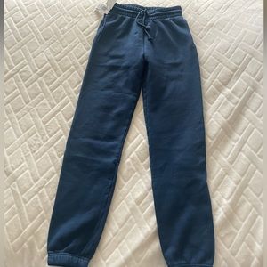 Aritzia Perfect 28” Sweatpants Brand New w Tags